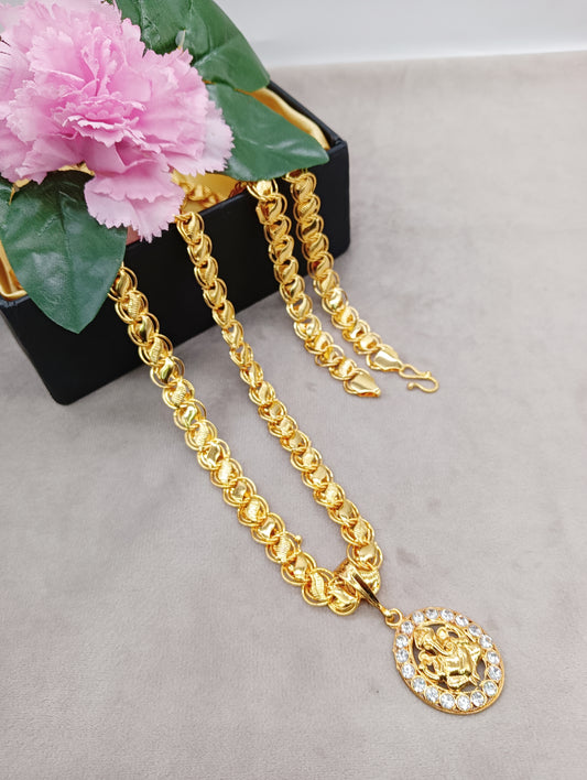 Luxurious Men's Gold Plated Pendant With Chain